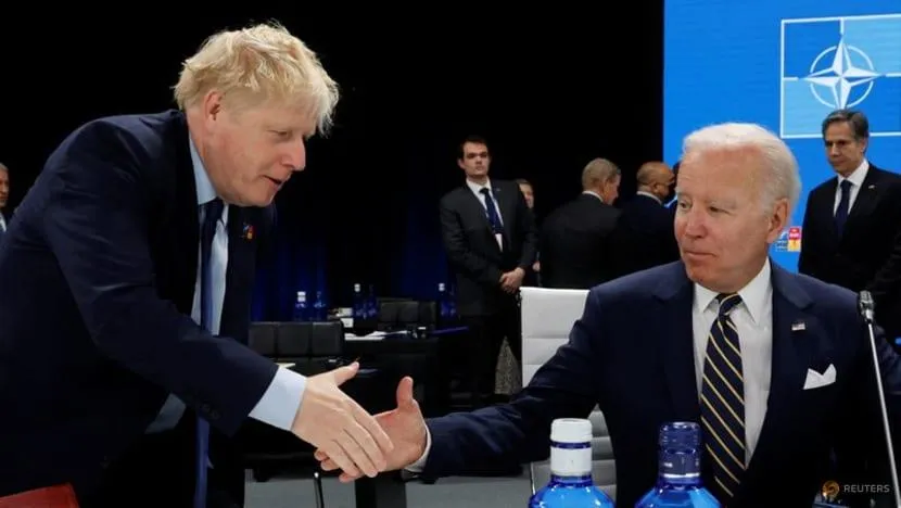 Tổng thống Mỹ Joe Biden (phải) và Thủ tướng Anh Boris Johnson. Ảnh: REUTERS