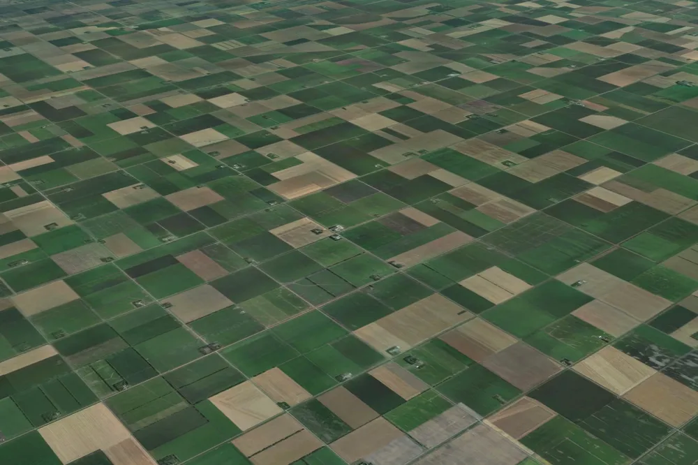 Lo ngại hoạt động gián điệp quanh việc công ty Trung Quốc mua đất gần căn cứ không quân Mỹ. Ảnh: NYPOST