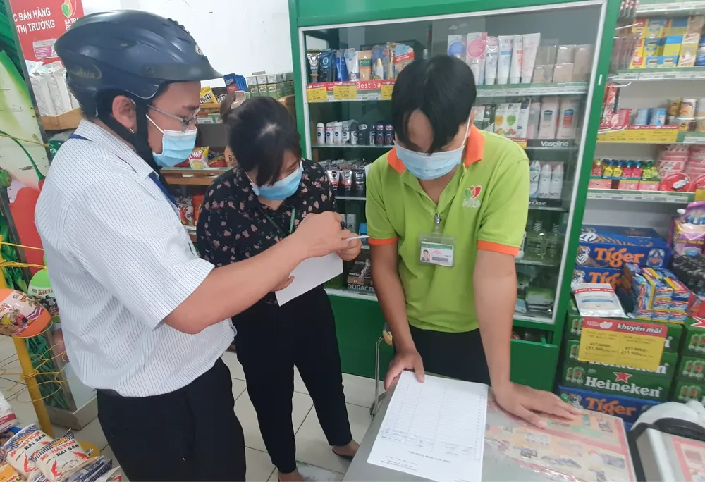 Nhân viên quán nhậu không đeo khẩu trang sẽ bị xử phạt ảnh 2