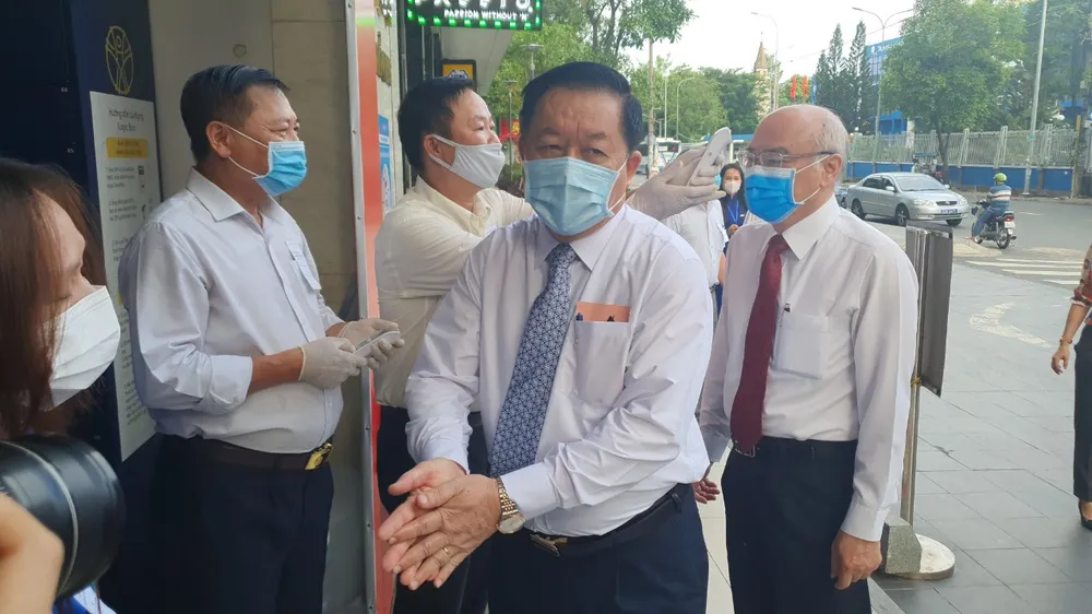 Trưởng ban Tuyên giáo Trung ương bỏ phiếu tại quận Tân Bình ảnh 4 Trưởng ban Tuyên giáo Trung ương bỏ phiếu tại quận Tân Bình ảnh 4