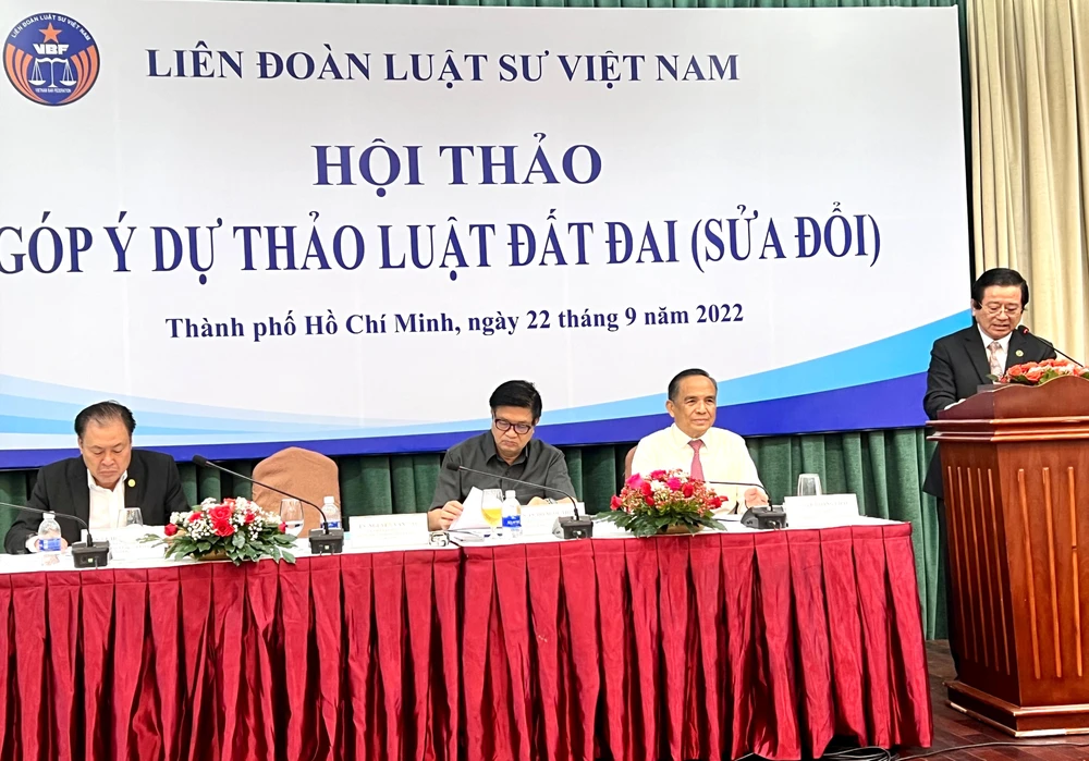 Luật sư Nguyễn Văn Hậu phát biểu đề dẫn tại hội thảo. Ảnh: HỮU ĐĂNG