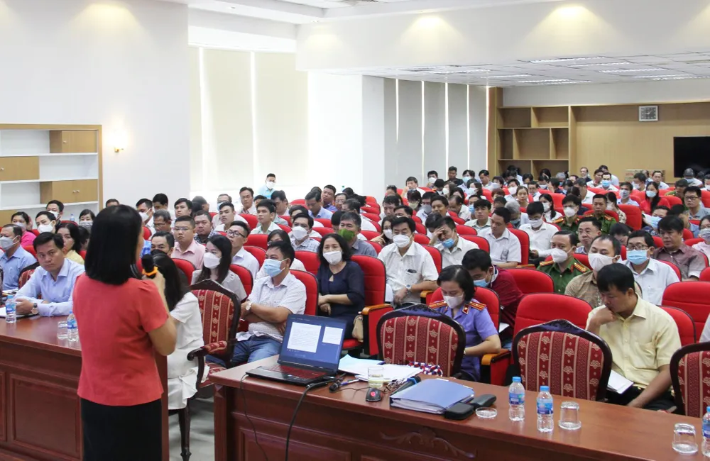 Rất nhiều giám định viên tư pháp, người làm công tác giám định tư pháp tham dự hội nghị bồi dưỡng kiến thức. Ảnh: HỮU ĐĂNG