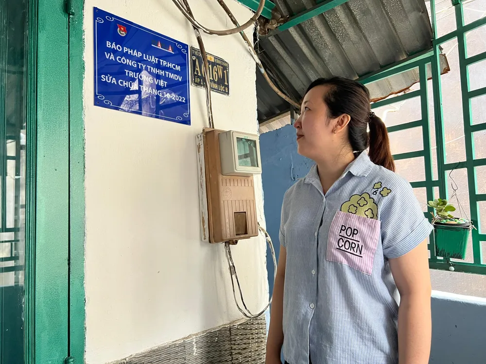 Hỗ trợ sửa chữa nhà cho người dân là một trong những chương trình hoạt động của Chi đoàn báo Pháp Luật TP.HCM năm 2022. Ảnh: HỮU ĐĂNG Hỗ trợ sửa chữa nhà cho người dân là một trong những chương trình hoạt động của Chi đoàn báo Pháp Luật TP.HCM năm 2022. Ảnh: HỮU ĐĂNG