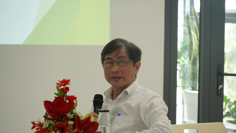 Trọng tài viên VIAC Nguyễn Công Phú đang trình bày tham luận tại buổi toạ đàm. Ảnh: ĐẶNG LÊ