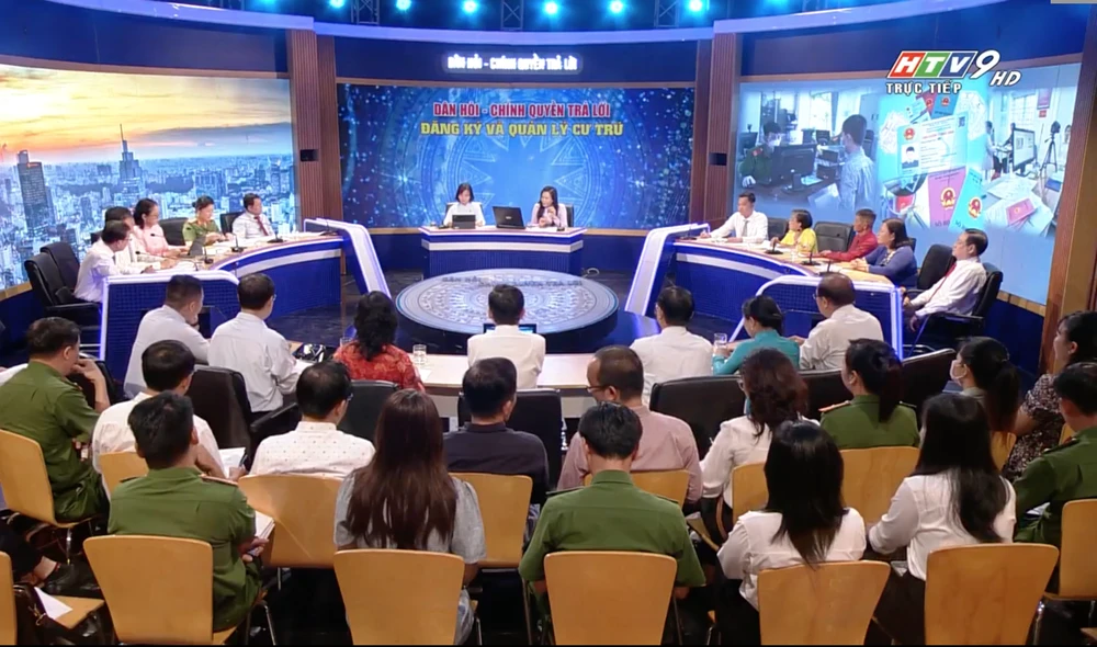 Chương trình Dân hỏi Chính quyền trả lời tháng 12 với chủ đề "Đăng ký và quản lý cư trú đã thu hút được sự quan tâm của người dân TP.HCM. Ảnh: ĐẶNG LÊ