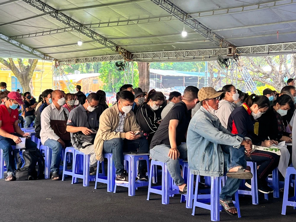 Dự kiến trong hai ngày 15 và 16-12 sẽ tiến hành xét hỏi bị hại trong 26 dự án với tổng cộng 1.483 người. Ảnh: HỮU ĐĂNG