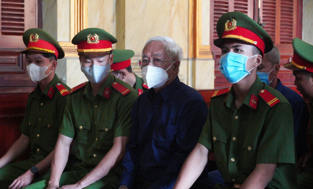 Ông Trần Phương Bình cựu tổng giám đốc Ngân hàng Đông Á trong phiên toà thứ 4 bị đưa ra xét xử. Ảnh: HỮU ĐĂNG