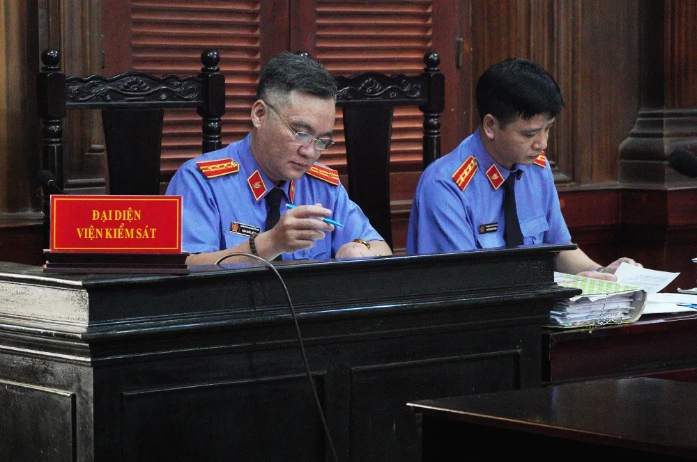 Đại diện VKSND TP.HCM đề nghị tuyên phạt Võ Thuỳ Linh án chung thân về tội giết người. Ảnh: HỮU ĐĂNG Đại diện VKSND TP.HCM đề nghị tuyên phạt Võ Thuỳ Linh án chung thân về tội giết người. Ảnh: HỮU ĐĂNG