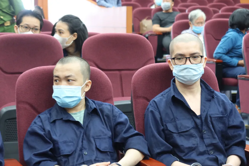 Bị cáo Nguyễn Thái Luyện (đeo kính) tại phiên toà phúc thẩm. Ảnh: TRÍ MINH Bị cáo Nguyễn Thái Luyện (đeo kính) tại phiên toà phúc thẩm. Ảnh: TRÍ MINH