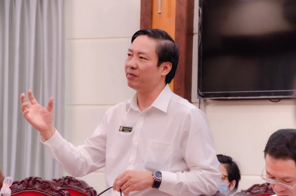 Ông Quách Hữu Thái, Phó chánh án TAND TP.HCM góp ý tại hội thảo. Ảnh: THẾ GIANG