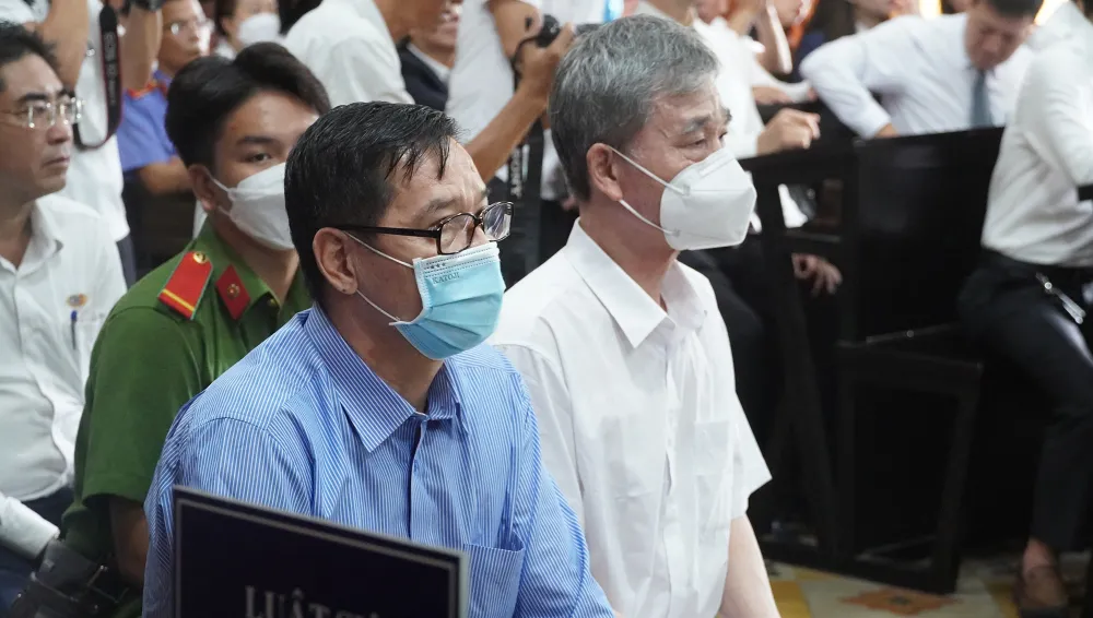 Cựu kế toán trưởng CNS Đỗ Văn Ngà (áp trắng) nhận thức được việc chi tiền là không được chặt chẽ. Ảnh: HỮU ĐĂNG