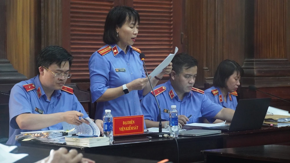 Sáu bị cáo trong vụ án với nhiều tình tiết giảm nhẹ được đại diện VKS đề nghị cho hưởng án treo. Ảnh: HỮU ĐĂNG