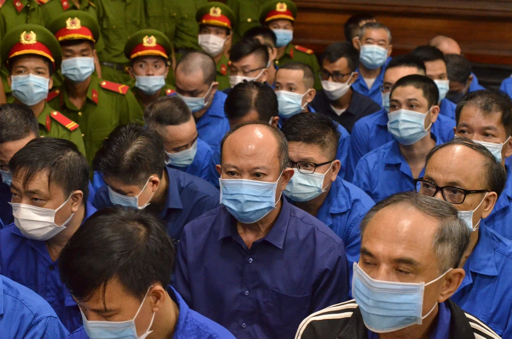 Để tạo nguồn hàng hóa xuất khẩu, Dũng chỉ đạo việc làm giả linh kiện điện tử (ram, chip) có dung lượng, tốc độ cao từ các loại linh kiện dung lượng tốc độ thấp hoặc không có nguồn gốc xuất xứ; làm giả đĩa CD hoặc DVD chứa nhiều phần mềm giả.