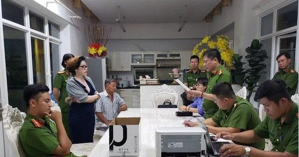 Phạm Thị Tuyết Nhung (người được xác định là chủ mưu) tại thời điểm bị bắt. Ảnh: CA