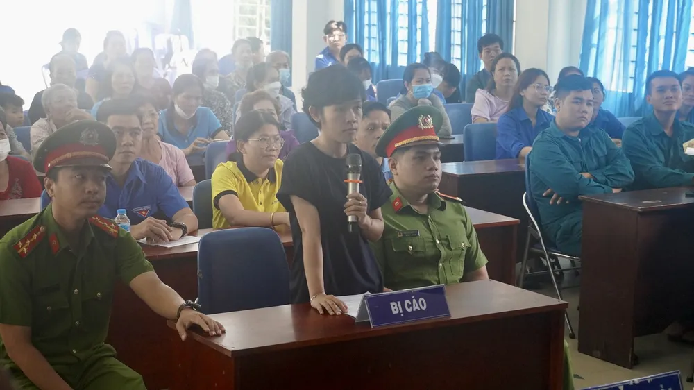 Bị cáo trong phiên toà giả định là học sinh đang học lớp 11.Ảnh: ĐL