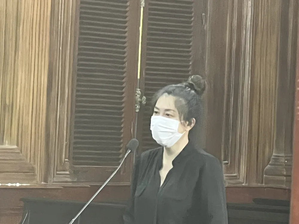 Cựu kế toán trưởng trường THCS Giồng Ông Tố lãnh 8 năm tù về tội tham ô tài sản. Ảnh: HỮU ĐĂNG