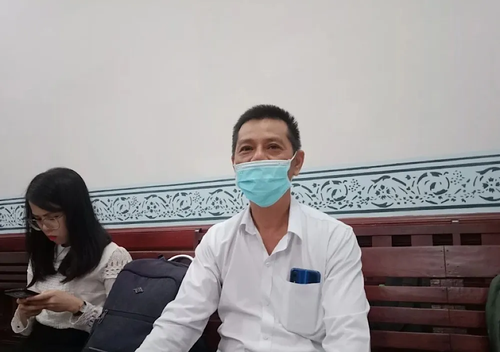 Ông Trương Minh Nhật (tác giả của bài thơ Gánh mẹ) trong một phiên toà ở cấp sở thẩm. Ảnh: CH truongminhnhat.jpeg