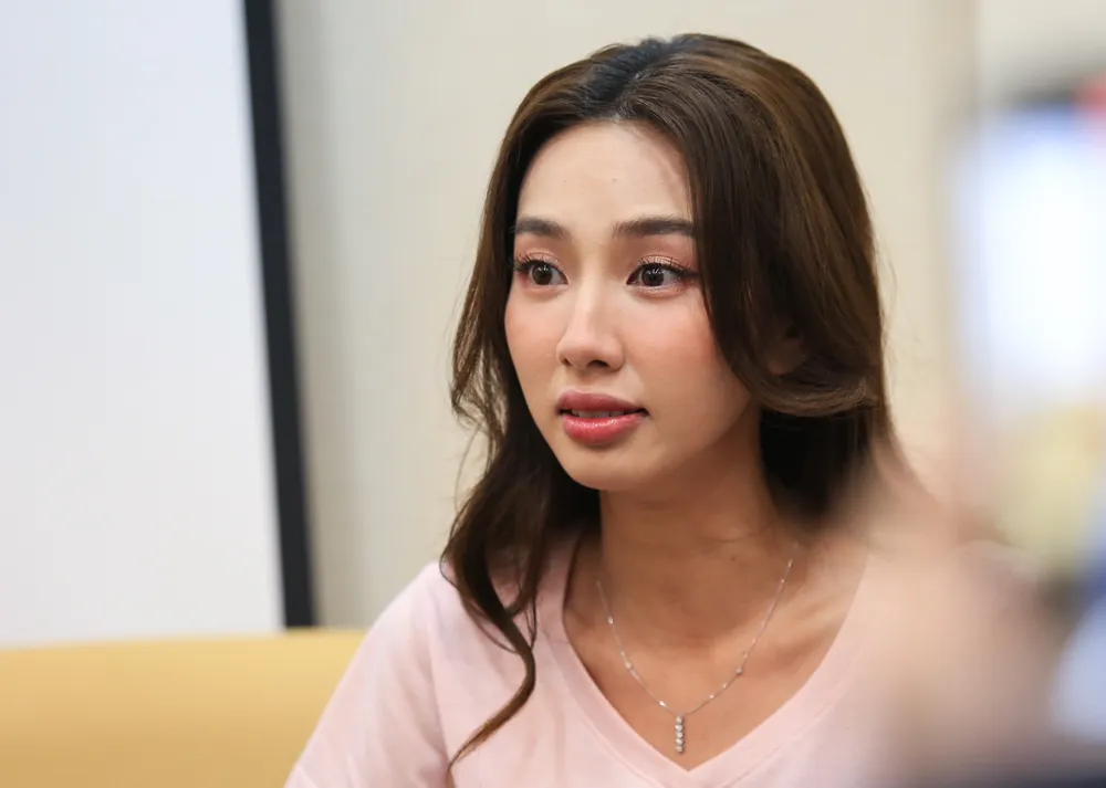Hoa hậu Thùy Tiên trong một lần thông tin với báo chí. Ảnh: NT hoahauthuytien.jpeg