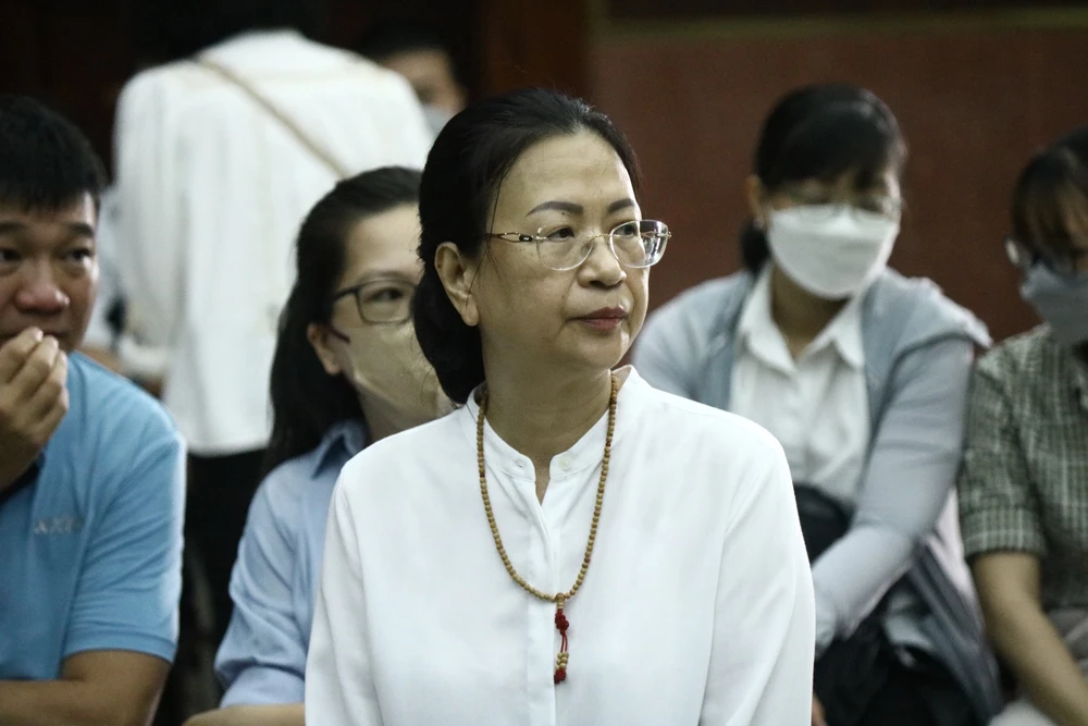 Cựu phó cục trưởng Cục Thuế TP.HCM được ưu tiên cho phép nói lời nói sau cùng trước. Ảnh: HỮU ĐĂNG thuduc house