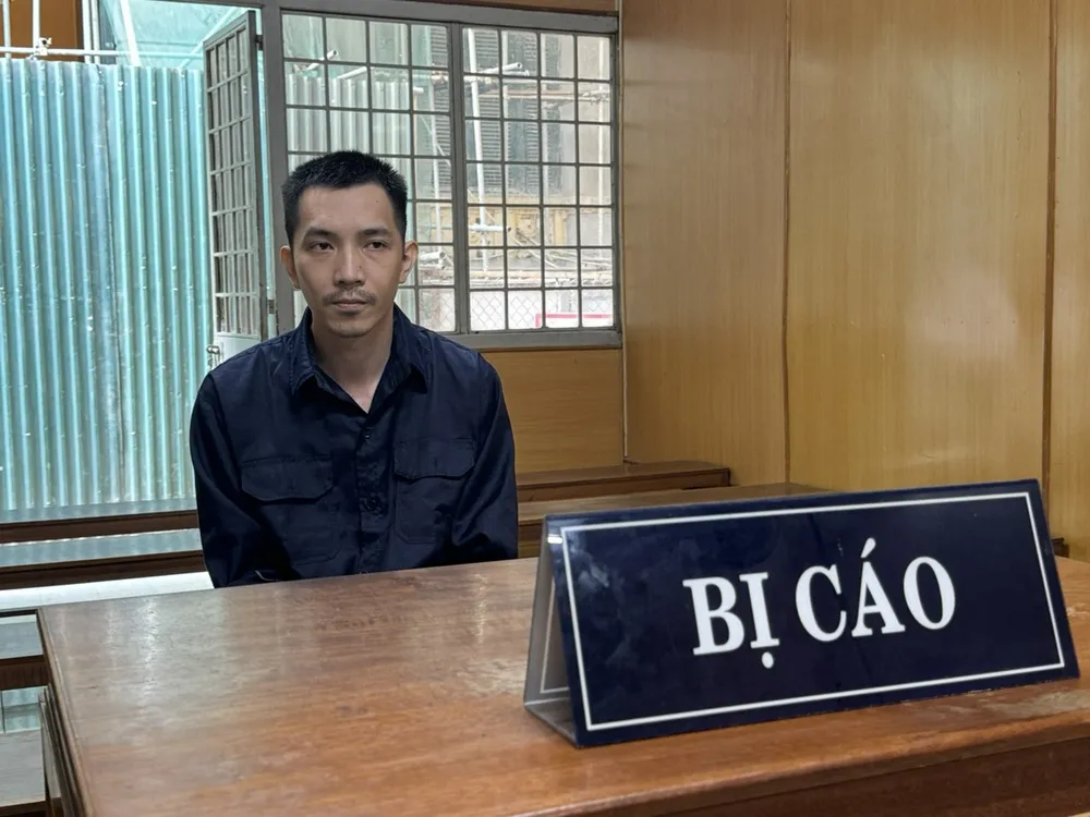 Quách Ngọc Thương tại toà. Ảnh: MĐ cửa hàng điện thoại