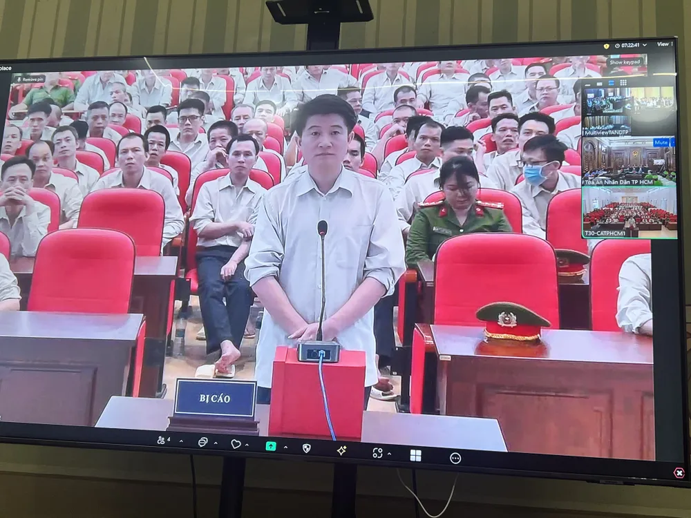 Bị cáo Bùi Văn Hữu, Phó giám đốc trung tâm đăng kiểm 50-03V. Ảnh: HỮU ĐĂNG trung tâm đăng kiểm