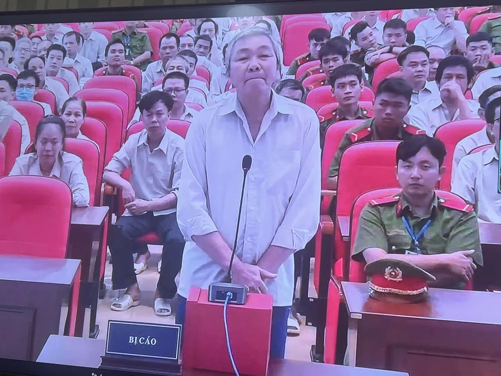 Giám đốc Trung tâm Đăng kiểm 50-07V Ngô Ngọc Sơn trả lời HĐXX. Ảnh: HỮU ĐĂNG ngo-ngoc-son-50-07V