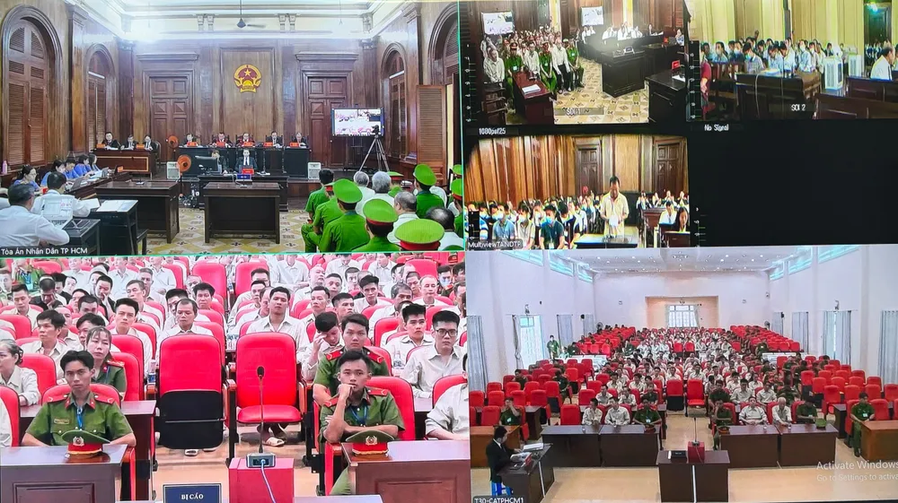 Các đăng kiểm viên đều thừa nhận hành vi phạm tội và xin HĐXX xem xét các tình tiết giảm nhẹ khi lượng hình. Ảnh: HỮU ĐĂNG trung tâm đăng kiểm