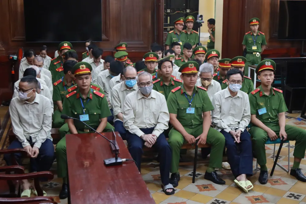 Các bị cáo tại toà sáng 6-8. Ảnh: CHÍ THÀNH dai-an-dang-kiem.jpg