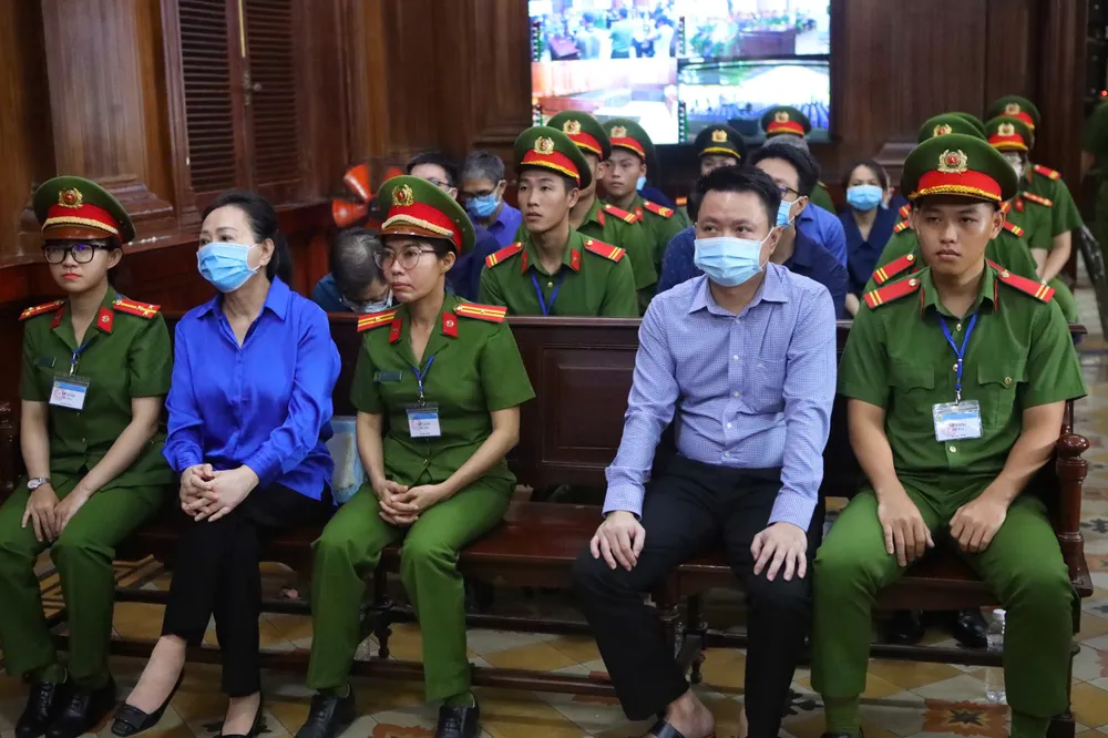 Hôm nay, HĐXX tiếp tục xét hỏi đối với các bị cáo trong nhóm tội lừa đảo chiếm đoạt tài sản. Ảnh: NGUYỆT NHI Vạn Thịnh Phát