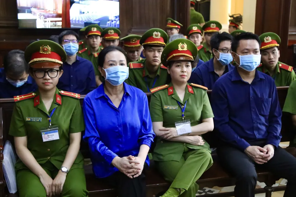 Trong lời nói sau cùng nhiều bị cáo đã xin giảm nhẹ hình phạt cho Trương Mỹ Lan. Ảnh: HOÀNG GIANG IMG_1643.jpeg