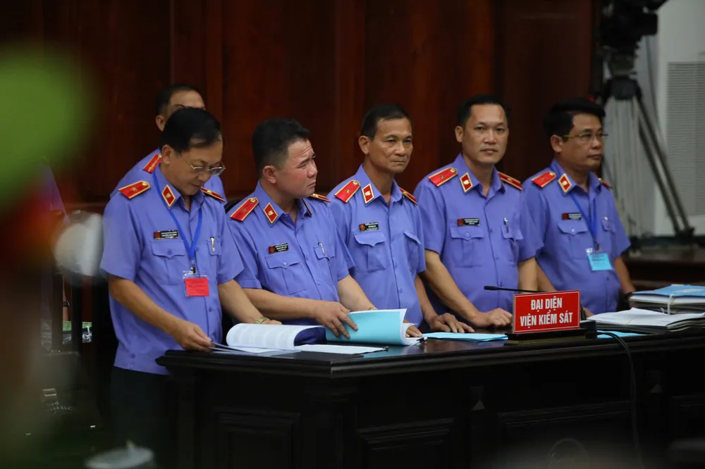 Đại diện VKS tại phiên phúc thẩm vụ Vạn Thịnh Phát giai đoạn 1. Ảnh: NGUYỆT NHI Đại diện VKS tại phiên phúc thẩm vụ Vạn Thịnh Phát giai đoạn 1. Ảnh: NGUYỆT NHI