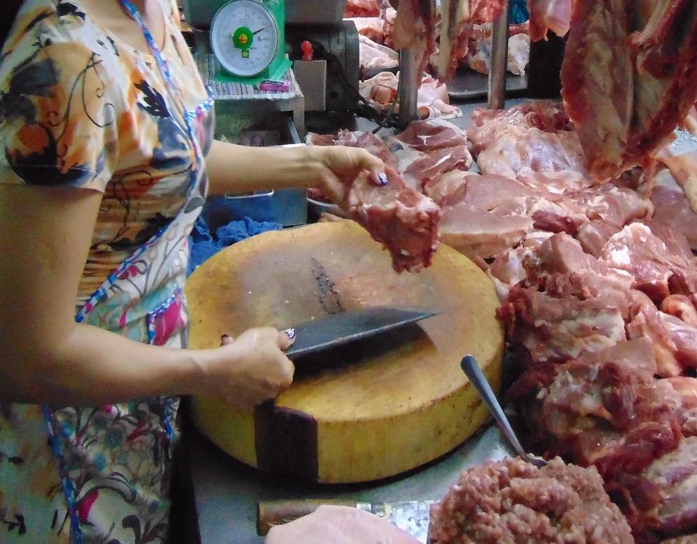 Nhiều thực phẩm kinh doanh trong chợ Rạch Ông không rõ nguồn gốc.