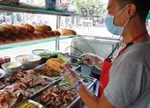 Bán bánh mì, trà đá: Phạt một lần, tởn đến già