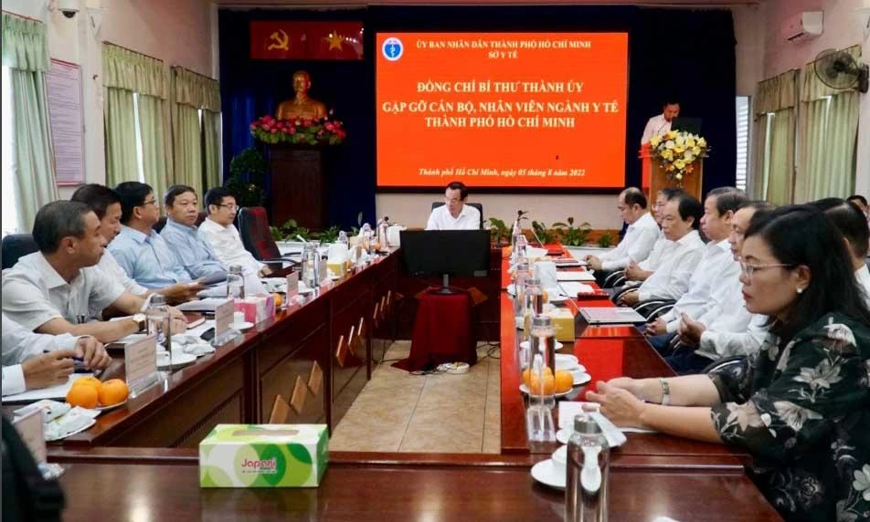 Bí thư Thành ủy TP.HCM Nguyễn Văn Nên gặp gỡ nhân viên y tế TP.HCM. Ảnh: BẢO PHƯỢNG Bí thư Thành ủy TP.HCM Nguyễn Văn Nên gặp gỡ nhân viên y tế TP.HCM. Ảnh: BẢO PHƯỢNG