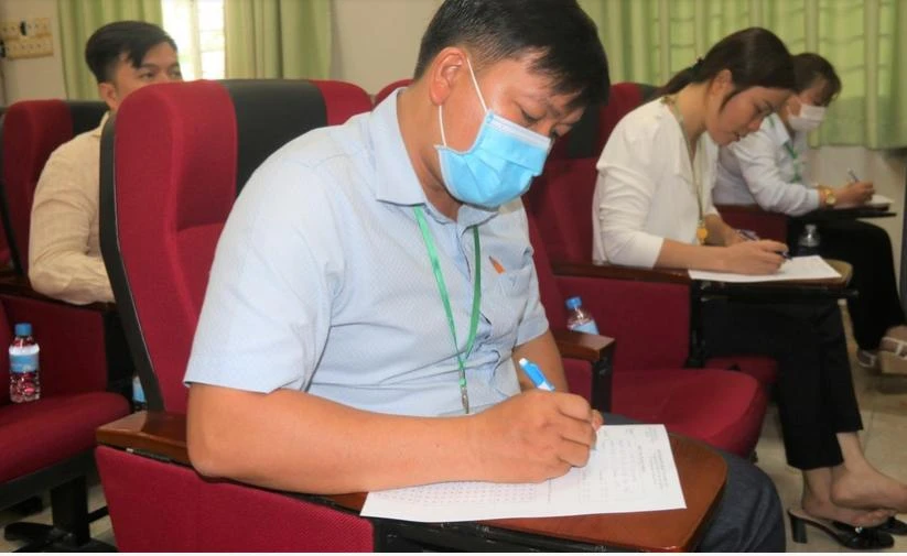 Các thí sinh đang tham gia hội thi trưởng trạm y tế giỏi cấp TP. Ảnh: THẢO PHƯƠNG
