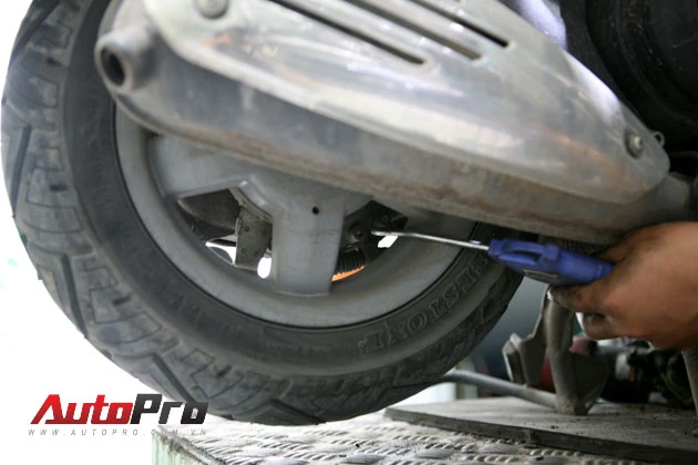Thay dầu cho xe Vespa: Những điều ít người biết 2