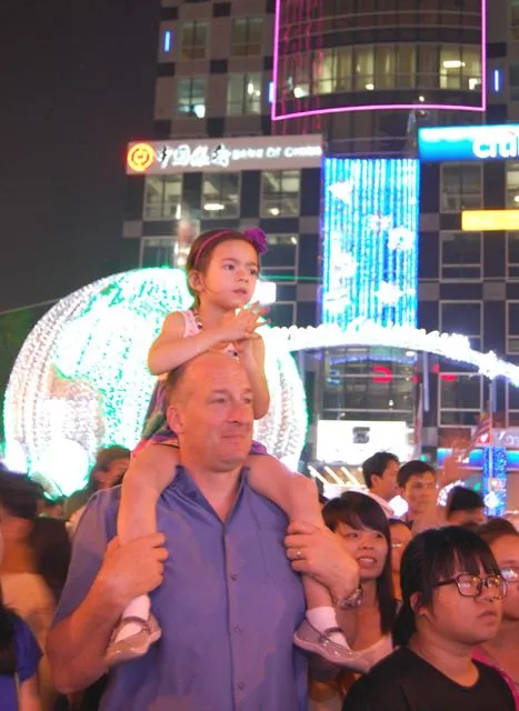 Người dân TP.HCM đón năm mới ảnh 10 Người dân TP.HCM đón năm mới ảnh 10