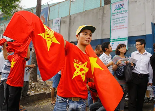 Dịch vụ ăn theo giải U19 sôi động ảnh 3 01-7649-1389174441.jpg