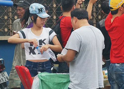 Dịch vụ ăn theo giải U19 sôi động ảnh 8 DSC04846-6570-1389173055.jpg