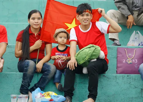 Dịch vụ ăn theo giải U19 sôi động ảnh 10 HDD0063-3198-1389173055.jpg