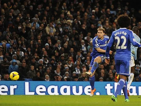 Chelsea lẽ ra có thể thắng đậm hơn, chứ không dừng lại ở 1-0 từ cú sút của Ivanovic. Iva-2068-1391473507.jpg