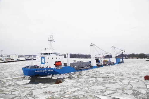 Tàu vận tải Hà Lan rời mặt nước xưởng Yantar để tới biển Baltic và từ đó thực hiện hành trình về Việt Nam. Theo tính toán sơ bộ thời gian vận chuyển tàu ngầm về tới căn cứ Cam Ranh vào khoảng 1,5 tháng.