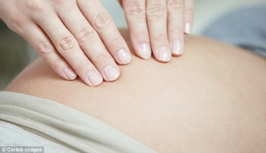 Thai nhi 44 năm trong bụng bà cụ 84 tuổi