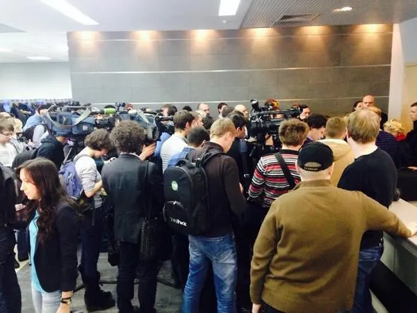 Trực tiếp cuộc họp báo của Tổng thống bị lật đổ Yanukovych ảnh 1