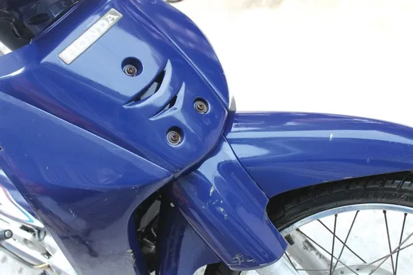 Rửa xe truyền thống Hệ thống rửa xe máy tự động Thủ công Tự động hóa Thời gian rửa từ 15-20 phút 5-7 phút Vốn ít Đầu tư lớn (hơn 100 triệu) Năng suất thấp Năng suất cao Cần nhiều sức lao động Tiết kiệm nhân công Giá thành rửa cao Giá thành rửa thấp Rửa bằng xà phòng Sử dụng bọt tẩy chuyên dụng Quản lý thủ công Dễ quản lý do có bộ đếm điện tử Một số hình ảnh trước và sau khi rửa xe bằng hệ thống rửa xe máy tự động Rửa xe truyền thống Hệ thống rửa xe máy tự động Thủ công Tự động hóa Thời gian rửa từ 15-20 phút 5-7 phút Vốn ít Đầu tư lớn (hơn 100 triệu) Năng suất thấp Năng suất cao Cần nhiều sức lao động Tiết kiệm nhân công Giá thành rửa cao Giá thành rửa thấp Rửa bằng xà phòng Sử dụng bọt tẩy chuyên dụng Quản lý thủ công Dễ quản lý do có bộ đếm điện tử Một số hình ảnh trước và sau khi rửa xe bằng hệ thống rửa xe máy tự động