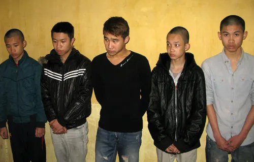 Nhóm cướp 9x tại cơ quan điều tra. Ảnh: Phương Sơn