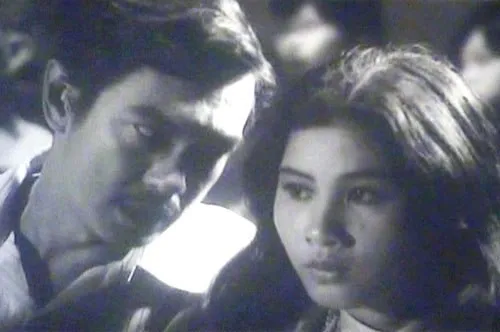 Ván bài lật ngửa, Chánh Tín