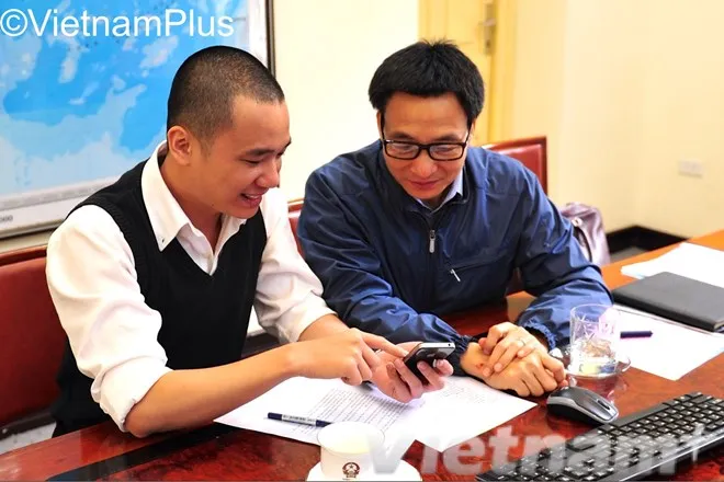 Rolling Stone đăng ảnh Phó Thủ tướng Vũ Đức Đam tiếp cha đẻ Flappy Bird ảnh 2