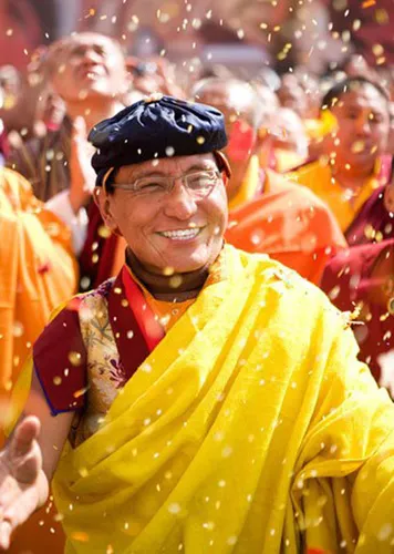 Đức Pháp Vương trong chuyến thăm Việt Nam năm 2010. pv1a-3833-1395921833.jpg