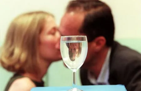 chất kích dục, xét nghiệm nhanh, đồ uống, yêu râu xanh, cưỡng hiếp, thuốc mê